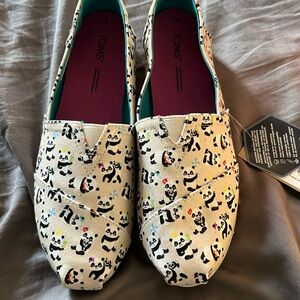 NEW WITH TAGS TOMS panda print shoes